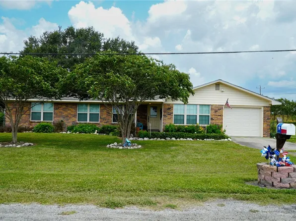 112 Oak Ln, Beeville, TX 78102