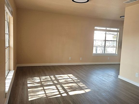 2nd image of 1404 Marlborough Cir #A