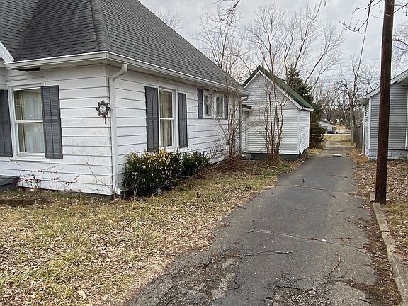 2nd image of 2103 6th St