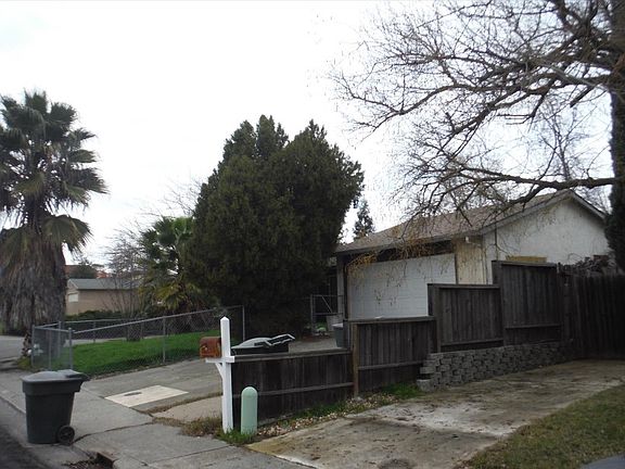 3rd image of 7101 Catamaran Dr