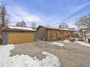 1102 Sheehan Ln, Alton, IL 62002