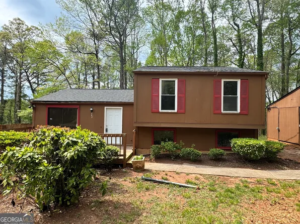 862 Bridgewater Ct, Stone Mountain, GA 30088