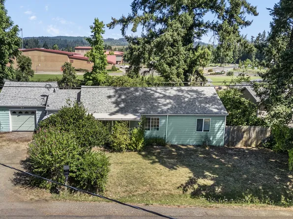 41 Sweet Ln, Cottage Grove, OR 97424