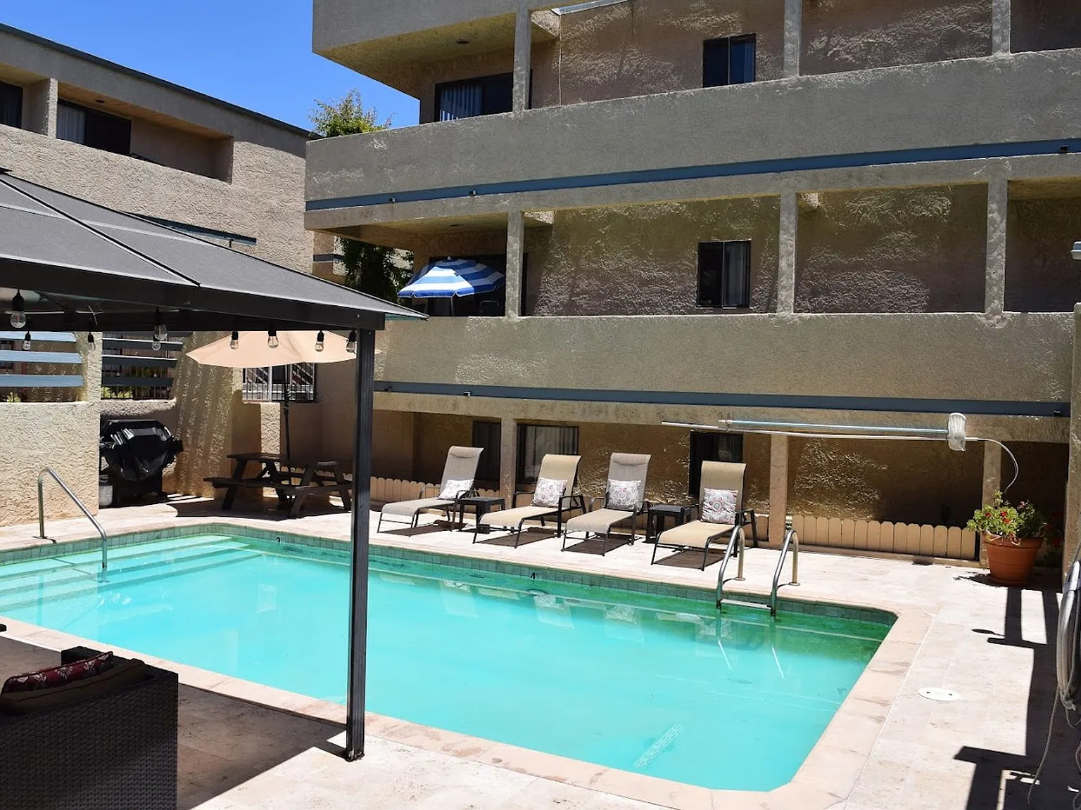 Canyon Crest — Photo 2