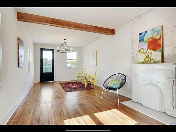 3rd image of 4717 Loyola Ave
