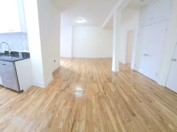 132-09 Maple Ave #21C, Flushing, NY 11355