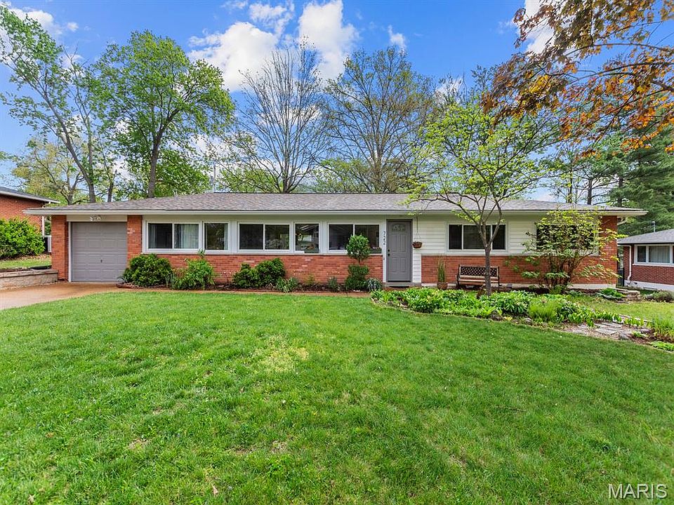 1st image of 722 Lantern Ln