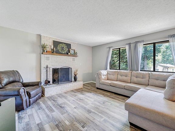 3rd image of 1097 Meadowbrook Dr