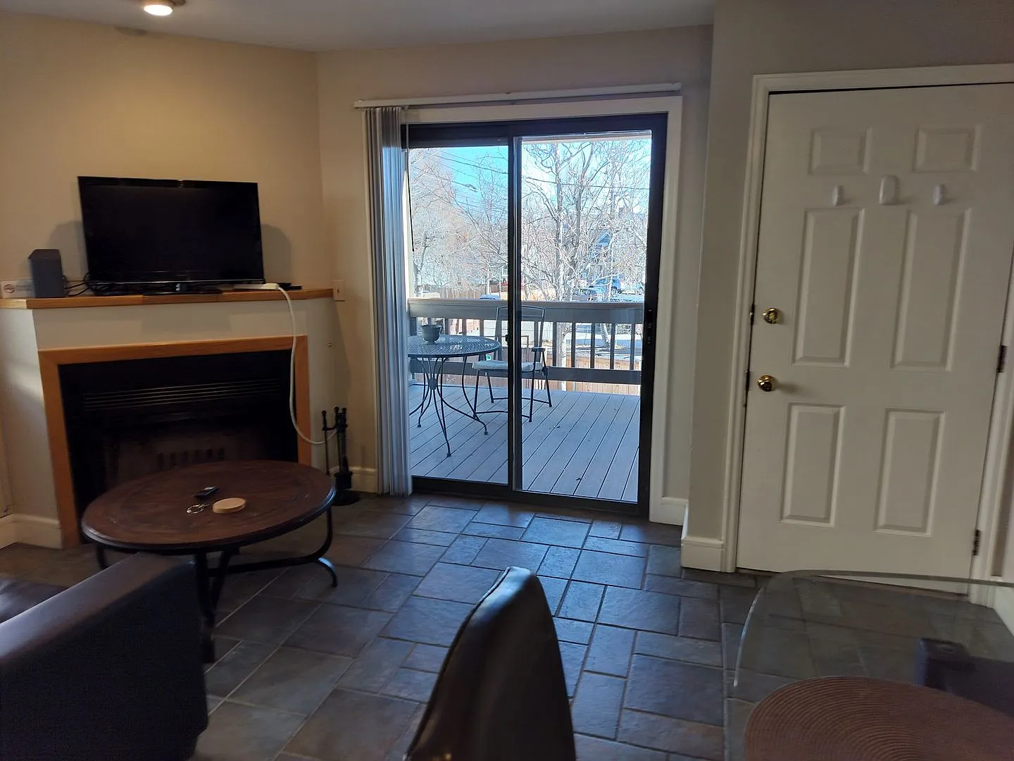 Furnished/Pet friendly/ One bedroom Condo, short-mid term lease with large deck to enjoy the Boul... — Photo 4
