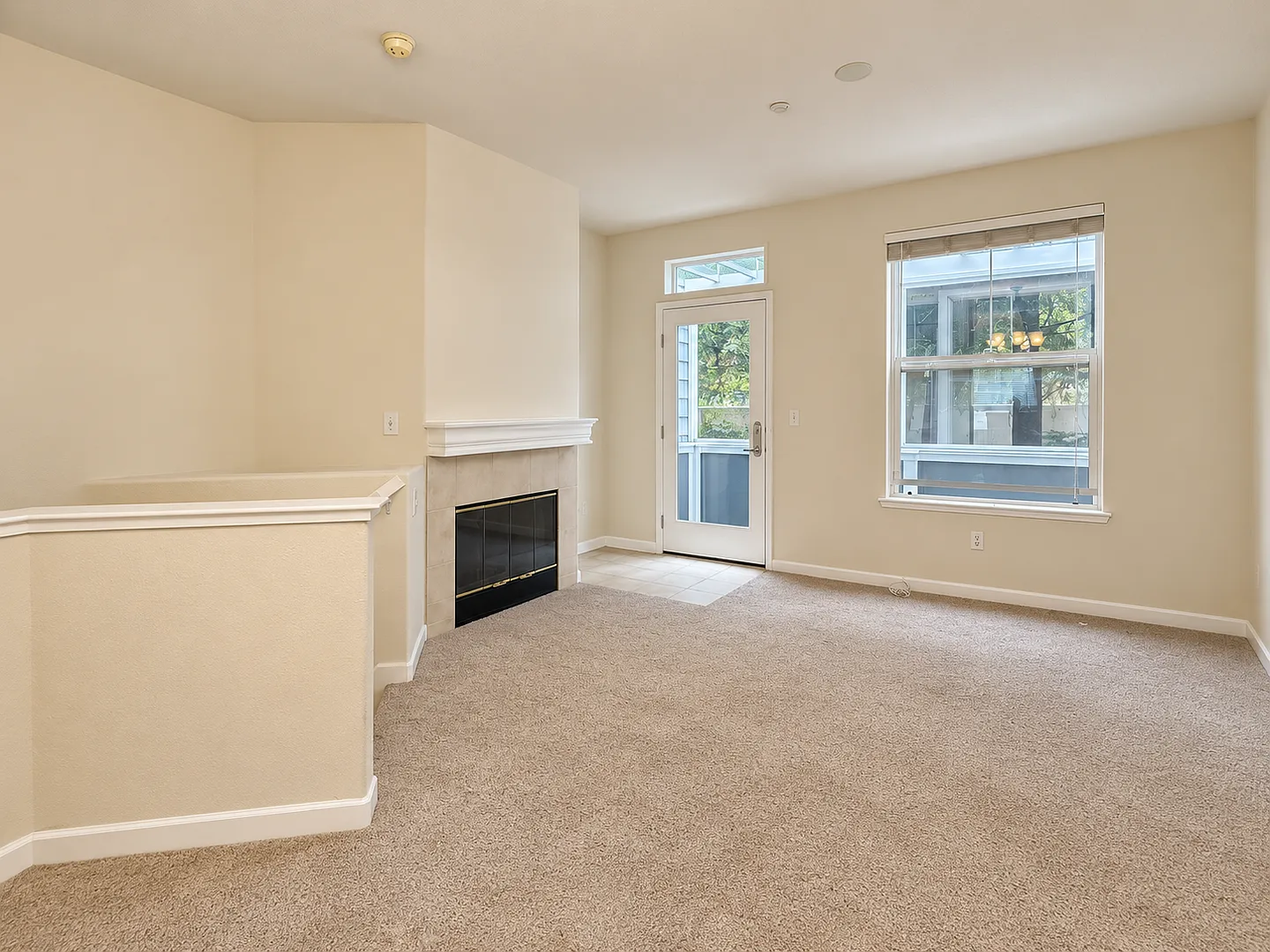Beautiful updated luxury townhouse looking for new tenants — Photo 4