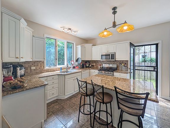 4th image of 3811 River Rd