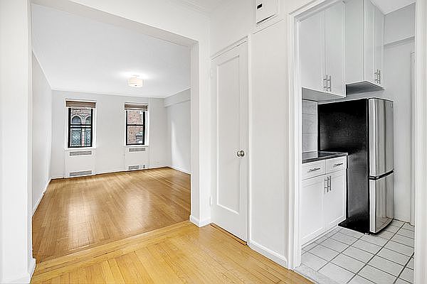 1st image of 9 W 64th St APT 1E
