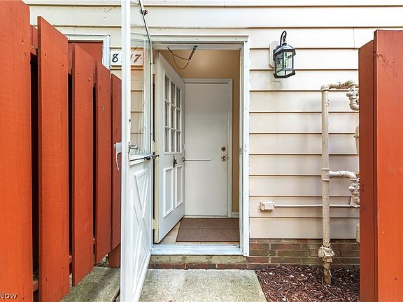 3rd image of 8717 Fox Rest Dr