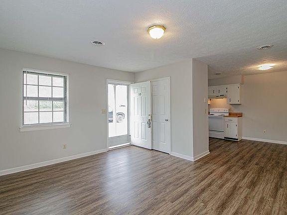 4th image of 404 Thompsonville Ln APT 10