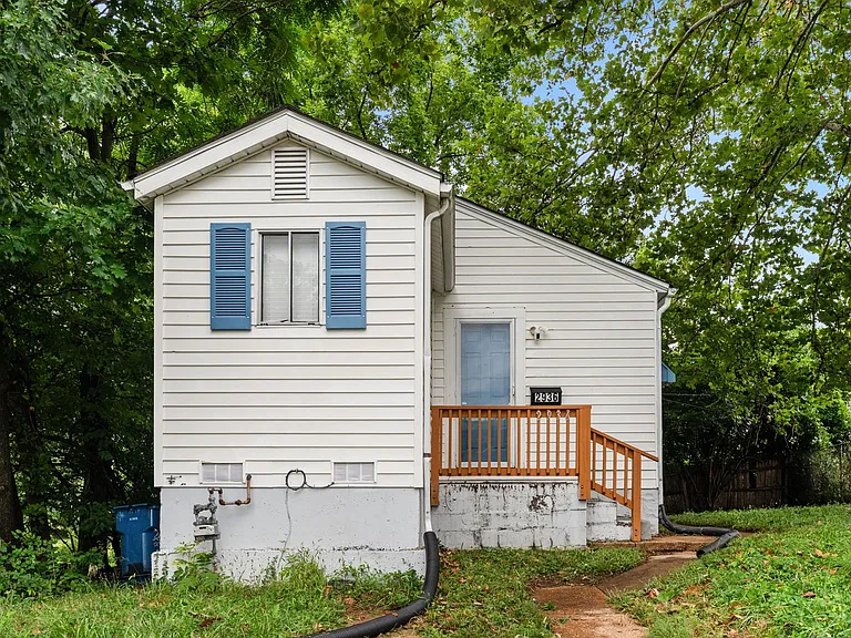 2936 N Hanley Rd — Photo 24