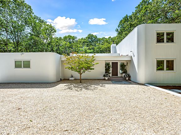 4th image of 45 Peconic Hills Dr