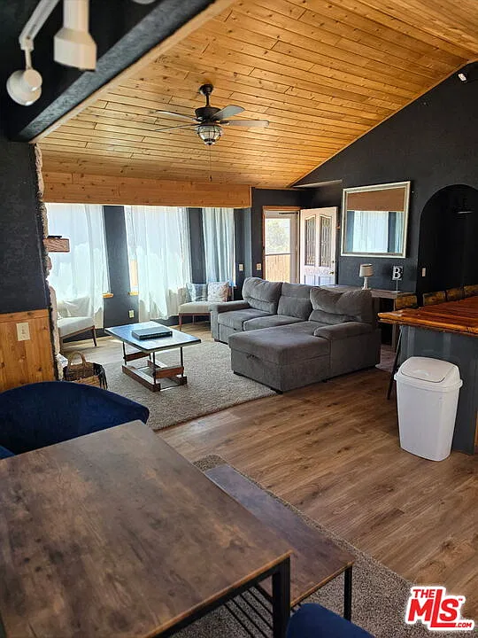 2 bed, 2.0 bath, 972 sqft, $1,899 — Photo 4