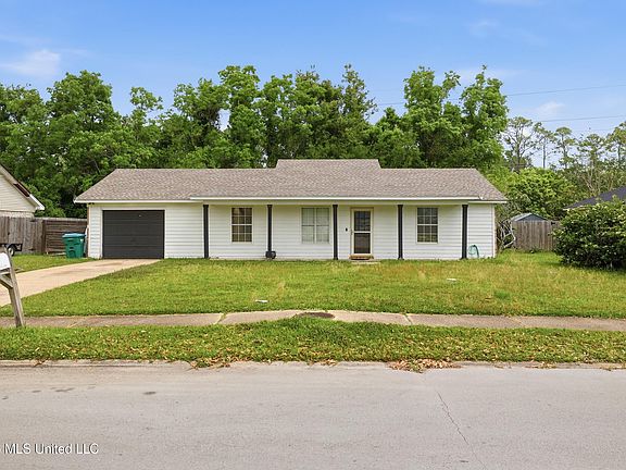 2nd image of 3905 Yosemite Dr