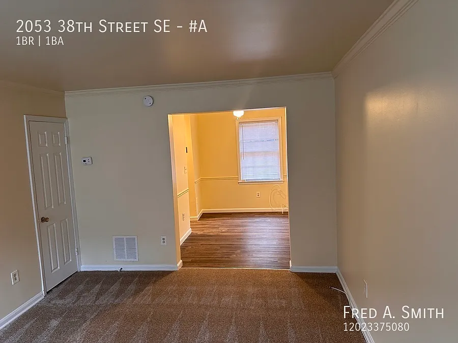 Beautiful 1BR Condo in Fairfax Village - Central Air/In-unit Laundry — Photo 2
