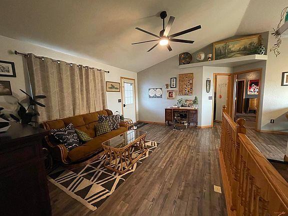 4th image of 7165 Castlewood Dr