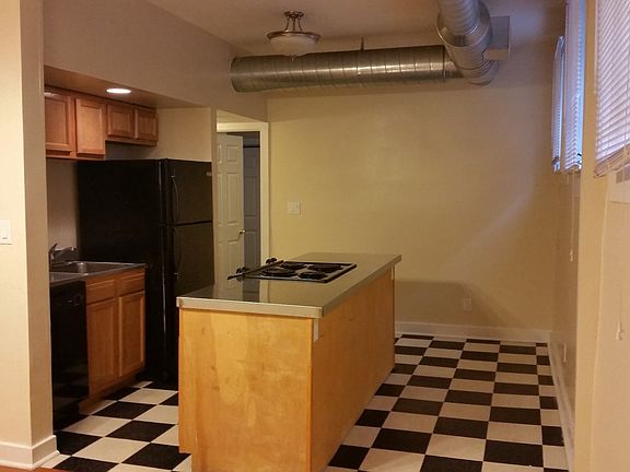 4th image of 1121-23 Broadway St #1