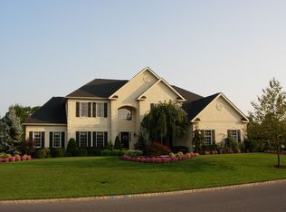 230 Country Club Dr, Moorestown, NJ 08057