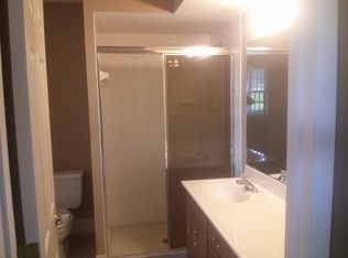 638 Broadmoor Dr, Chesterfield, MO 63017