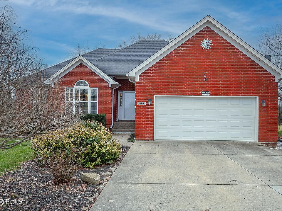 1st image of 149 W Woodlake Cir