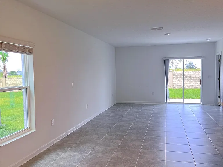 352 Loch Ct — Photo 8