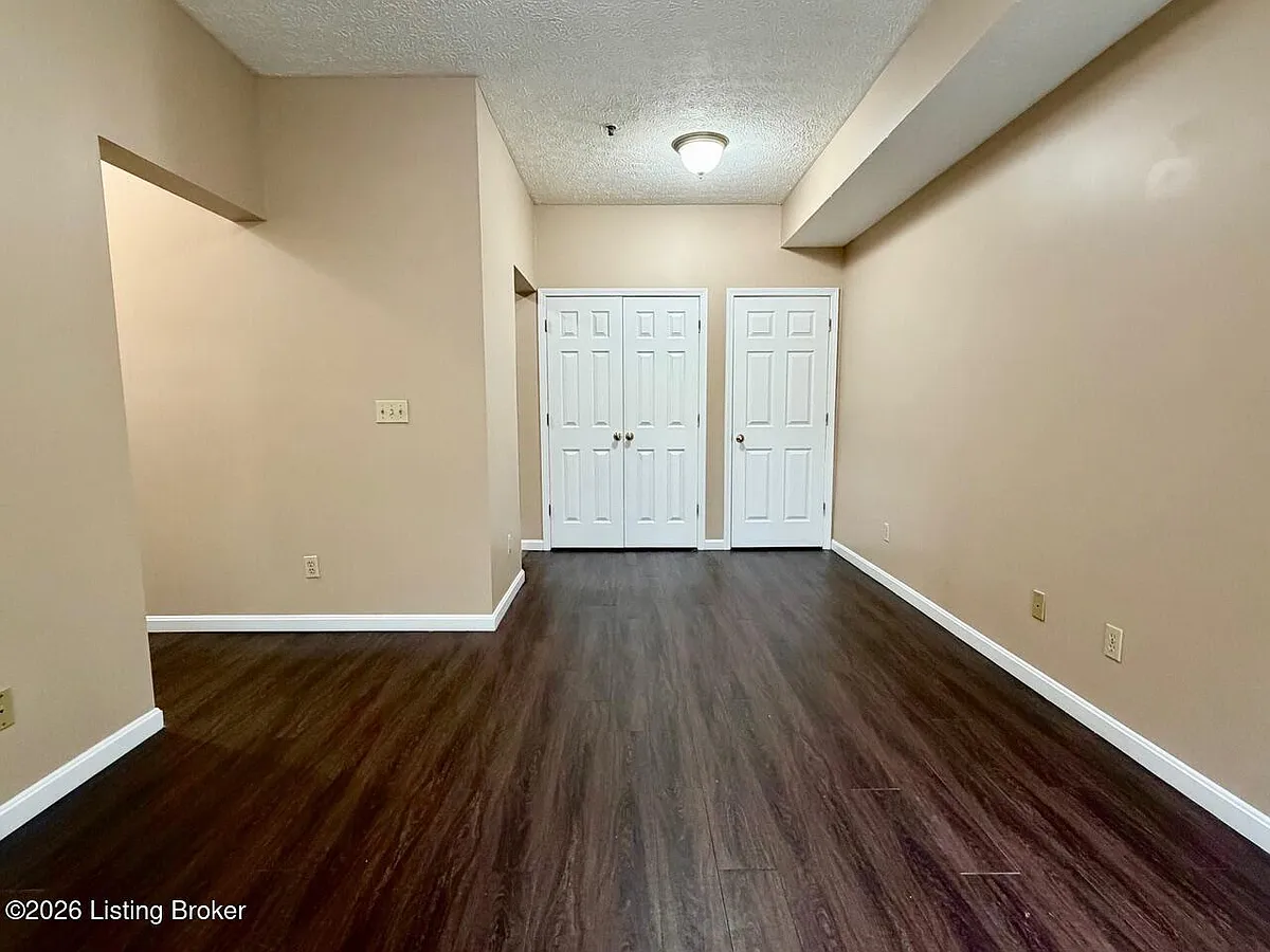 Building Photo - 907 E Hackberry St #5