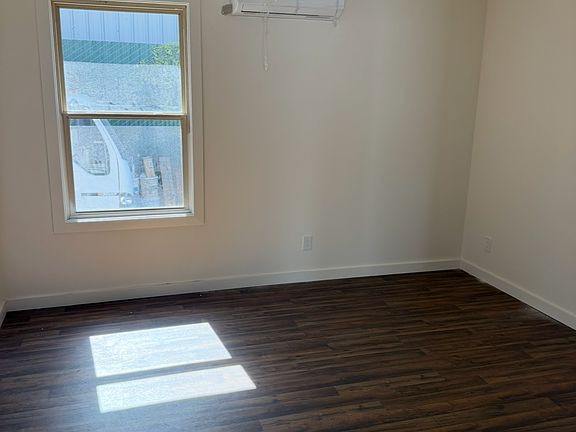 4th image of 1320 Wright Ave