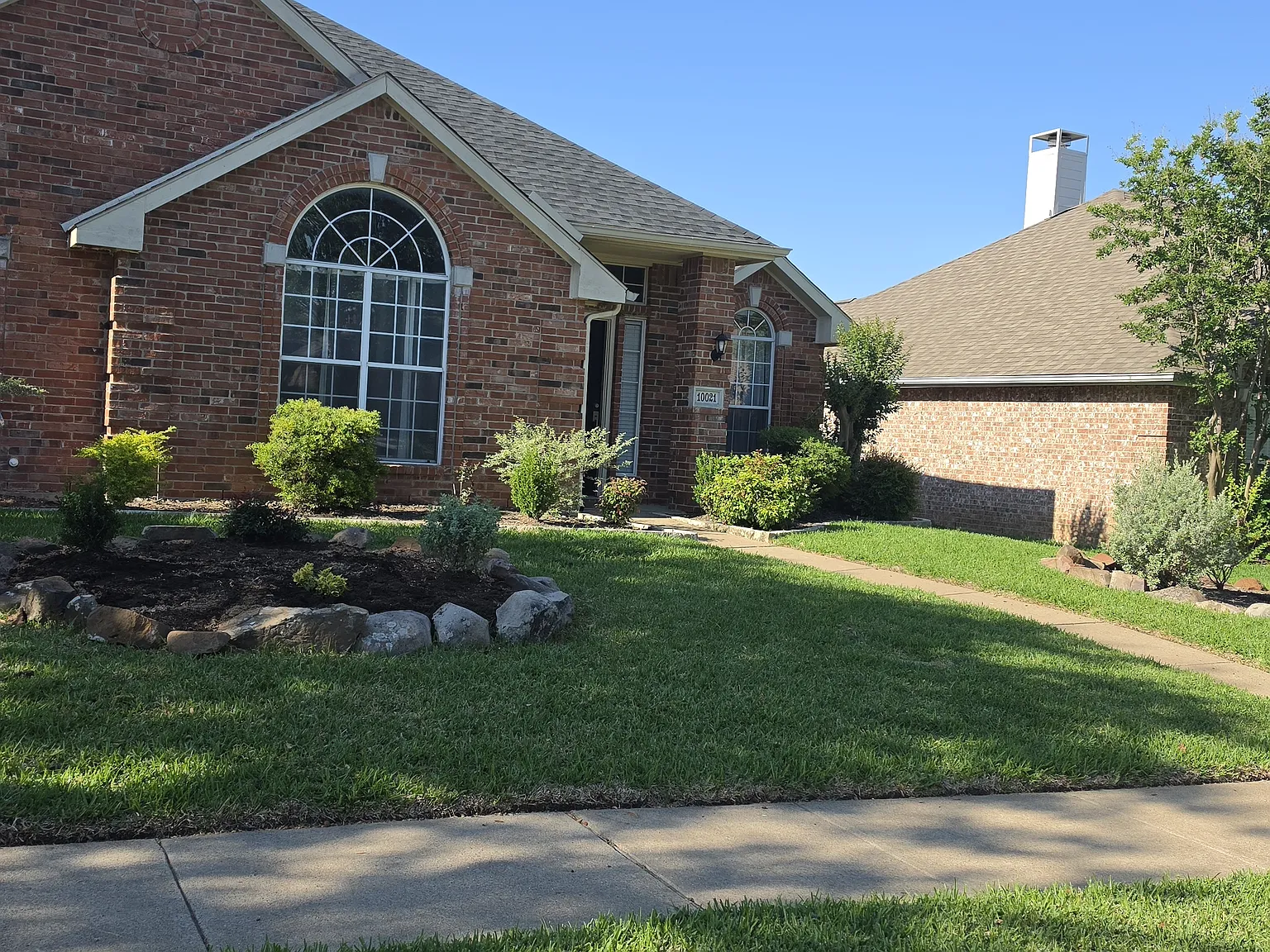 3 bed, 1852 sqft, $2,100 — Photo 2