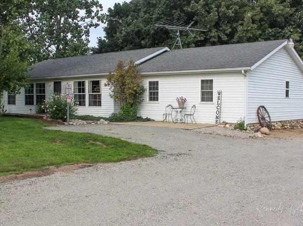 1923 S Rumsey Rd, Osseo, MI 49266
