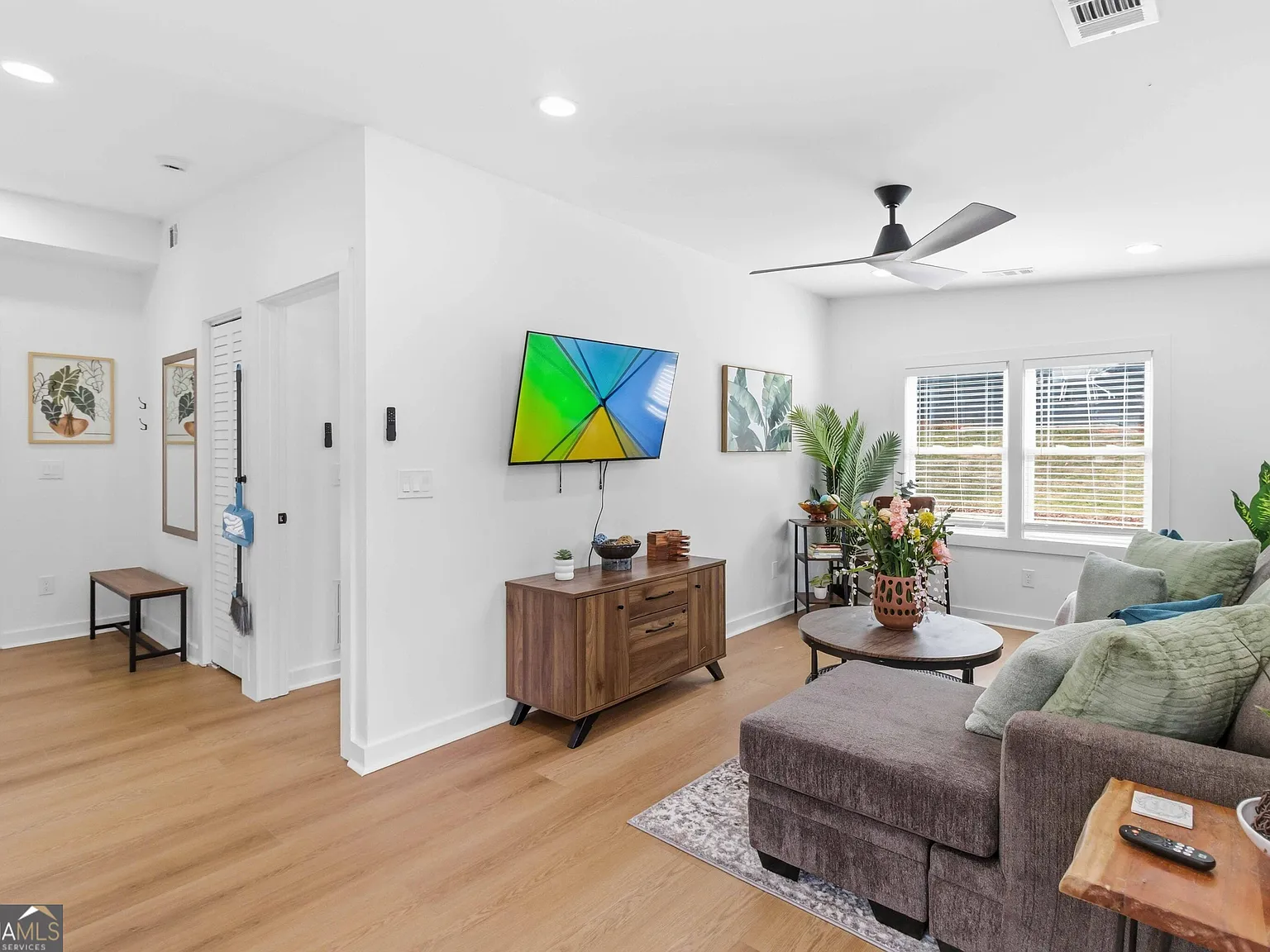 1 bed, 1.0 bath, $2,200 — Photo 3