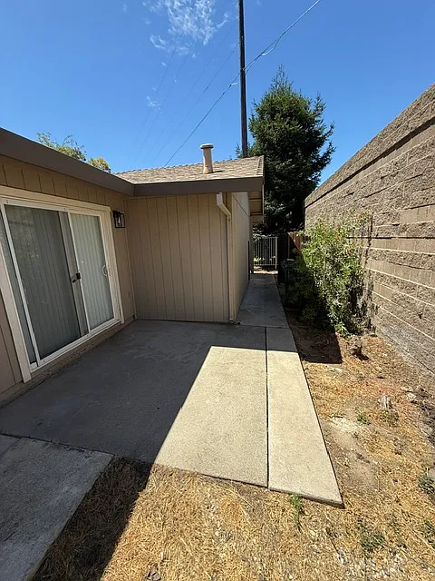 2 bed, 925 sqft, $2,300 — Photo 3