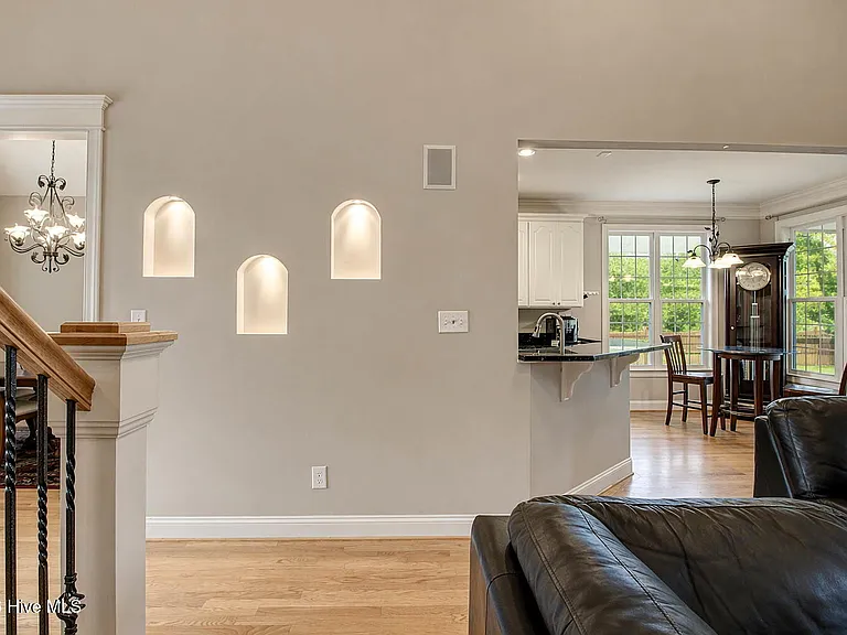 305 Holly Ln — Photo 25