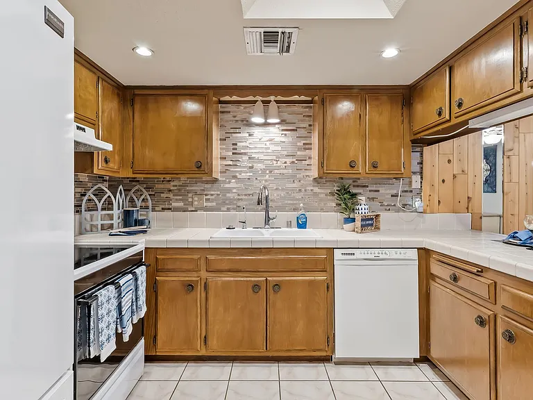 2687 Country Club Dr — Photo 11