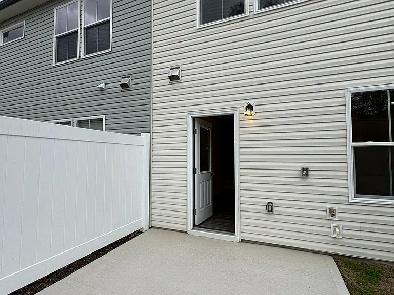 877 Falls Grove Trl — Photo 29