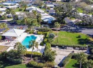 18 Oakwood Dr N #18, Englewood, FL 34223