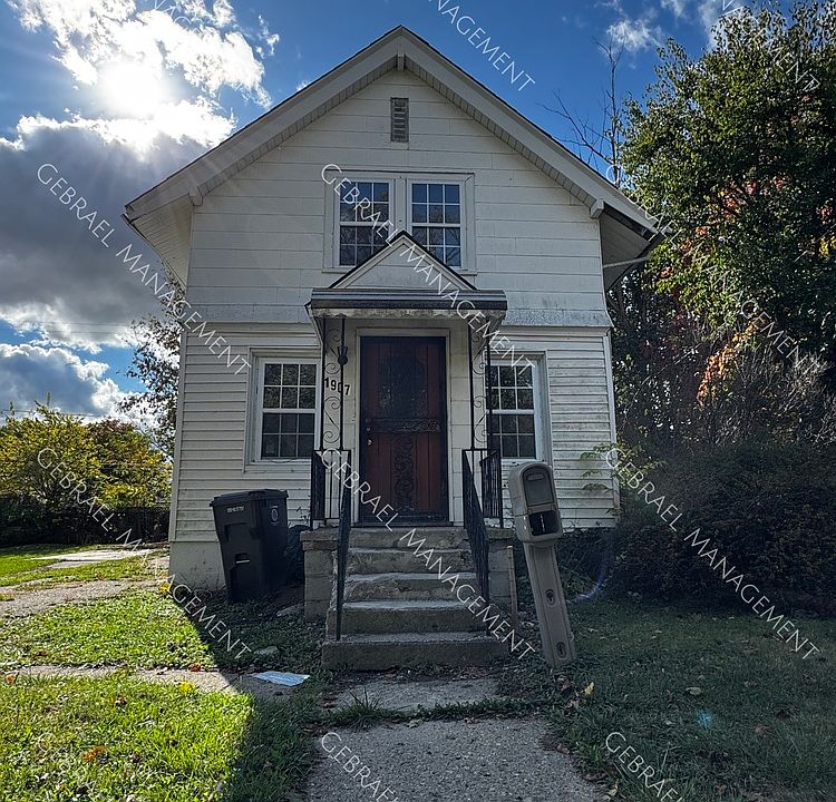 1st image of 925 Hughes Ave #48e4d66d6