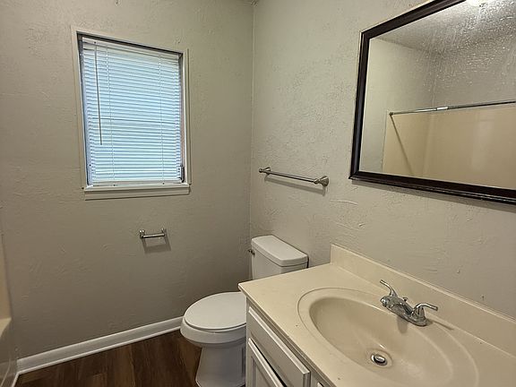 4th image of 335 1st Ave NW