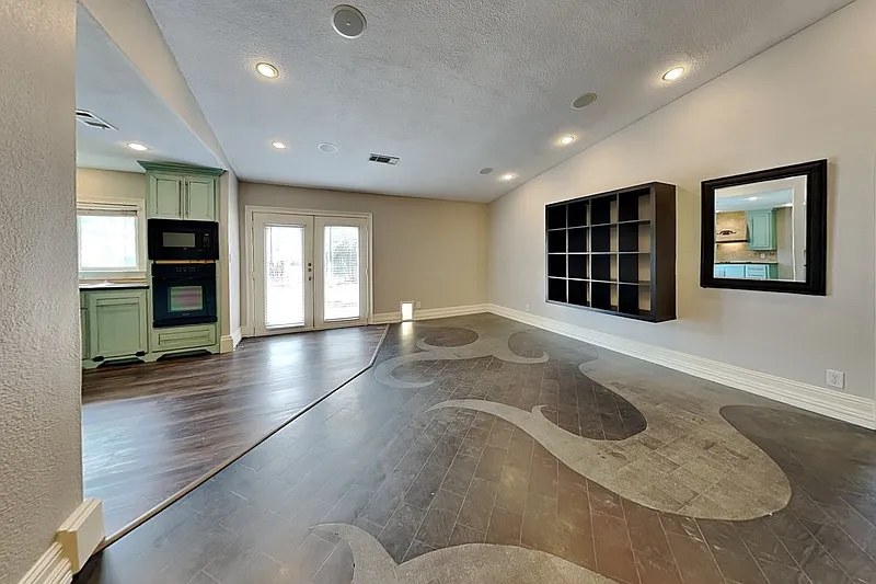3 bed, 2.0 bath, 1670 sqft, $2,299 — Photo 3
