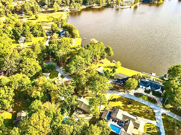 4th image of 304 W Lakeshore Dr
