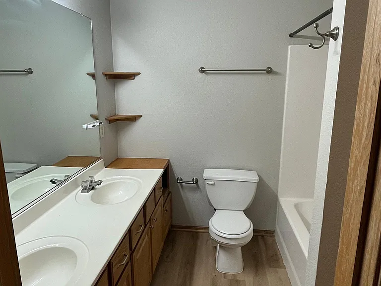 en suite master bath with dual vanities