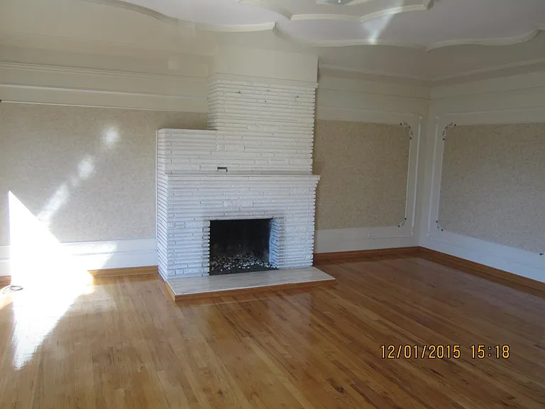1230 Marion Dr — Photo 2