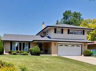 1724 E Aztec Ln, Mount Prospect, IL 60056