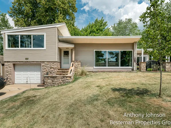 73 Cedar St, Cedar Springs, MI 49319