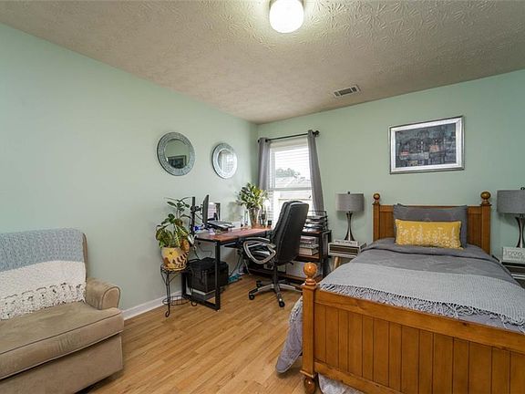 3rd image of 35 Providence Oak Ln