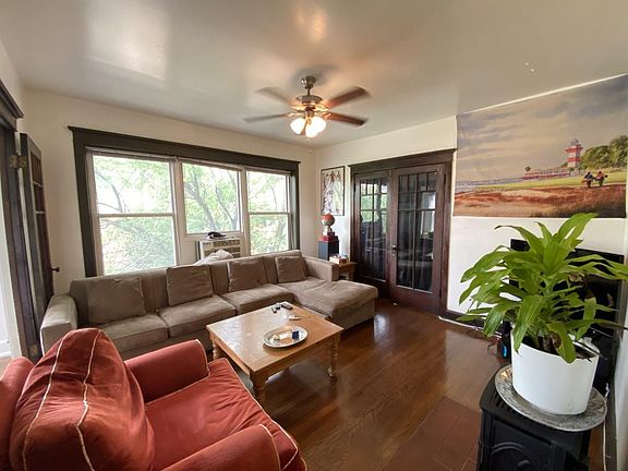 5th image of 925 W Cornelia Ave