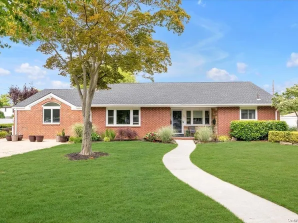 105 Unqua Road, Massapequa, NY 11758